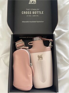 Stanley Cross Bottle WITH Stanley Cross Body Essentials Case